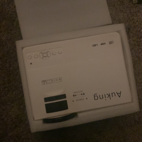 Projector - Picture 3 of 7